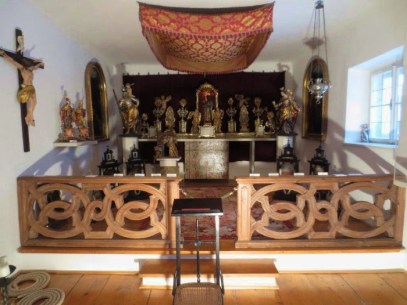Kapellenzimmer mit Festtagsgarnitur aus der Barockzeit. © Josef Sturm