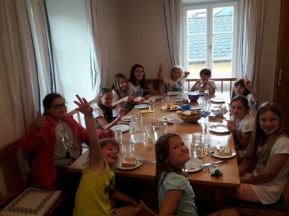 Gut ausgeschlafen beim Frühstück © M. Löffelberger