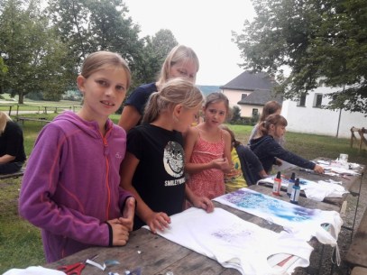 Wir gestalten unsere neuen JS-T-Shirts © M. Löffelberger