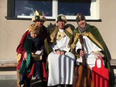 Familie Hofbauer als Hl. Könige © Pfarre Mattsee/privat