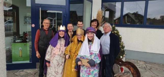 Zum Essen war diese Gruppe beim Gasthaus Fürst eingeladen. © Pfarre Mattsse/privat