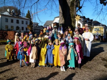 Gruppenfoto nach der Messe am Dreikönigstag © Pfarre Mattsee/Schwaiger