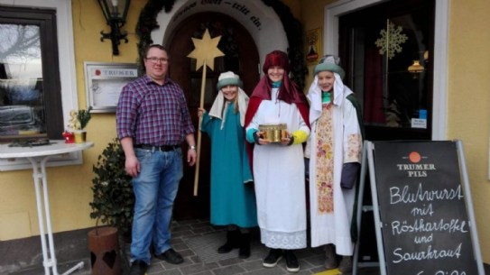 beim Gasthaus Mitterhof © Pfarre Mattsee/privat