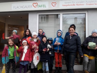 vor dem Lokal der Flachgauer Tafel &copy; Pfarre Mattsee/Löffelberger