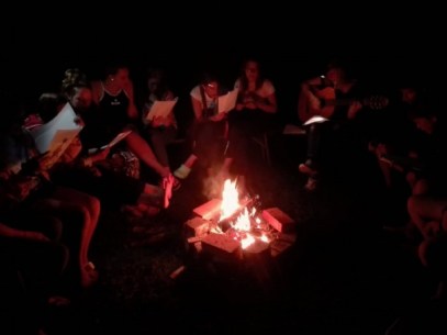 beim abentlichen Lagerfeuer © Löffelberger