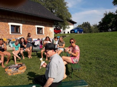 unser Pfarrer Franz Lusak bringt uns immer ein Eis © Löffelberger