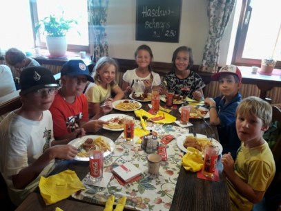 Nach dem Golfen sind wir mächtig hungrig und durstig! © Löffelberger