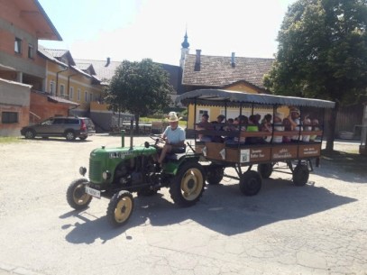 Was so ein kleiner Traktor alles schafft © Löffelberger