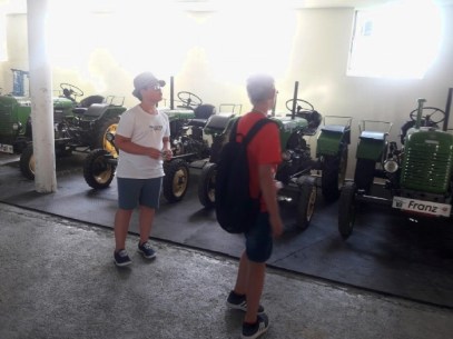 Wir durften die ganze Traktorsammlung bestaunen © Löffelberger