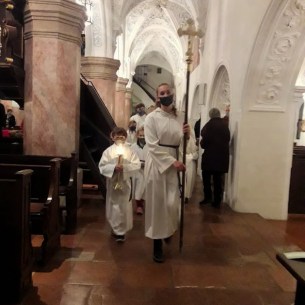 Ministrantenaufnahme - Einzug in Sakristei © Pfarre Mattsee