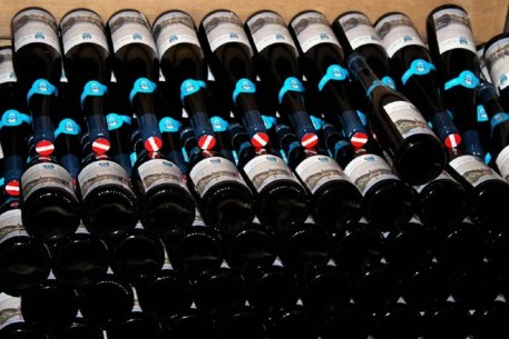 So kommen unsere Weine nach MATTSEE in den WARTSTEINKELLER, früher waren es ca. 300-500 Lt. Fässer die auf der DONAU nach Passau, auf dem INN nach Braunau u. auf der Salzach nach Oberndorf getriftet wurden, von dort über Landweg nach Mattsee.