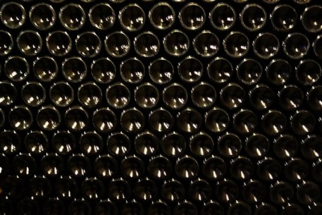 Wie viele VOLLE ganzen FLASCHENBÖDEN zählen Sie (84), gratuliere den Siegern