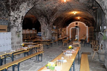 Ja ja, das war ein Fest, seit dem gibt es jedes Jahr unser WEINFEST zum letzten Wochende im JUNI an 2 Tagen (Freitag u. Samstag), mit Stiftsweinen, Heurigenjause, Aufstrichbrote u. Heurigenmusik, immer wieder ein tolles Fest