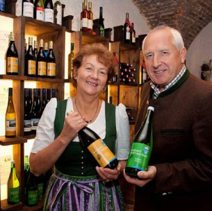 Mia dan a gern verkaufn, unsere guaten, schmackhaften u. preiswerten Weine vom Lager, natürlich zu AB HOF Preisen wie beim Winzer