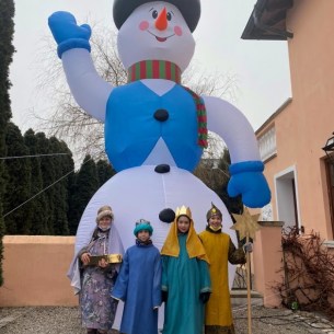 Ein riesen Schneemann und unsere Könige © Martina Handlechner