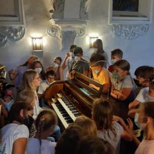 ... anschließend erhielten wir noch von Magdalena eine Orgelführung &copy; Maria Löffelberger
