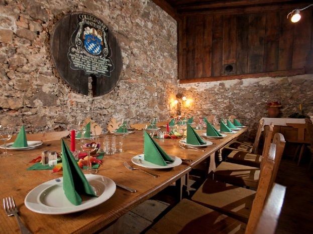 Feiern im Weinkeller © Stift Mattsee