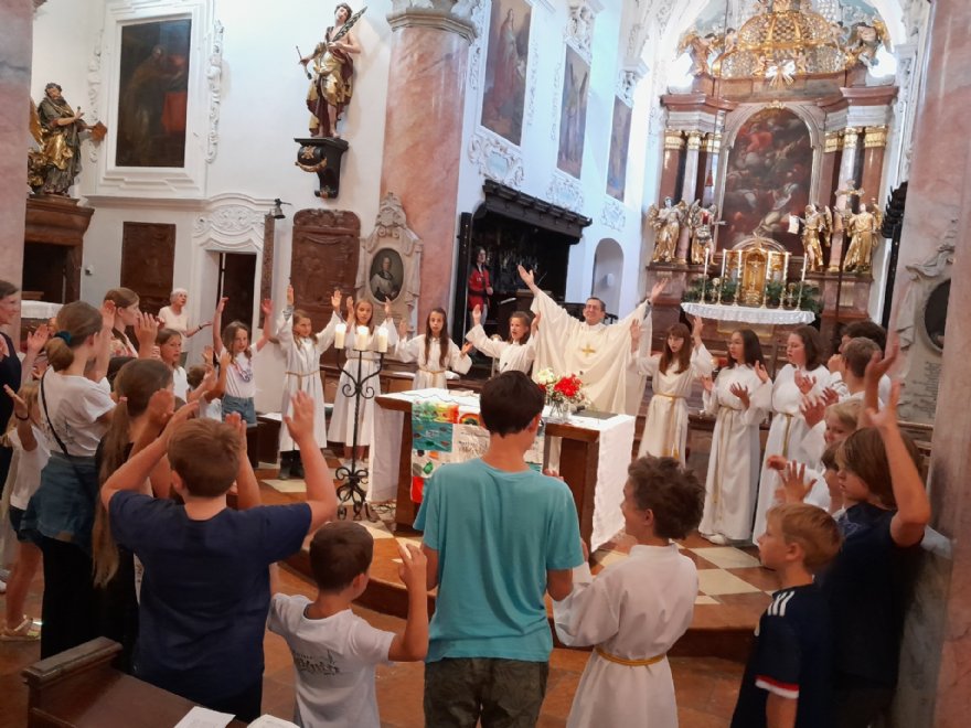 Gemeinsamer Gottesdienst unserer Kinder und Jugendolichen © M. Löffelberger
