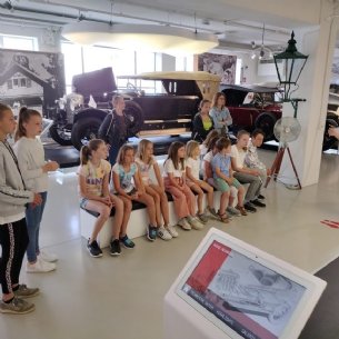 Spannende Führung mit Claudia Öllinger © Löffelberger, Pfarre Mattsee