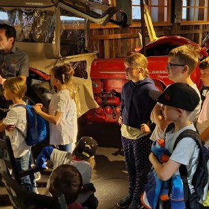 Hätten gar nicht gedacht, dass "Alte Autos" so spannend sind! © Löffelberger, Pfarre Mattsee