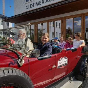 So Beifahrerin sein, ist was tolles! © Löffelberger, Pfarre Mattsee