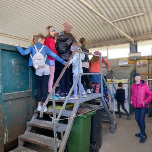 der Sperrmüllcontainer © Löffelberger, Pfarre Mattsee