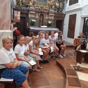 Bei der Singprobe mit Sandra für die Abendmesse &copy; M. Löffelberger