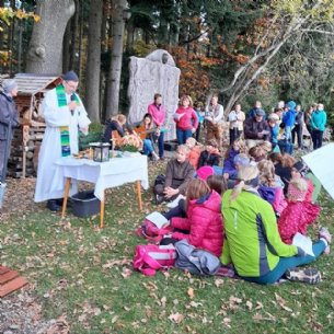 Bergmesse mit vielen Kindern &copy; Löffelberger