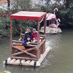 Mit dem Floss unterwegs &copy; Löffelberger