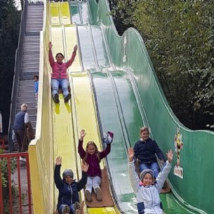 Auf der großen Rutsche gemeinsam mit Maria L. &copy; Moser