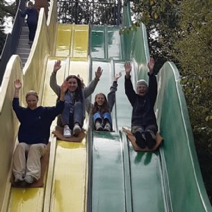 die Großen lassen Maria mitrutschen &copy; Löffelberger