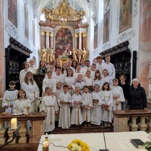 Eine große Schar von Ministranten - Christkönigssonntag &copy; Pfarre Mattsee