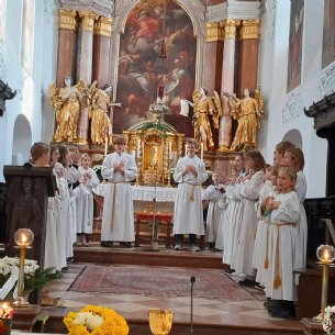 Unsere Minis beim Vater unser &copy; M. Löffelberger