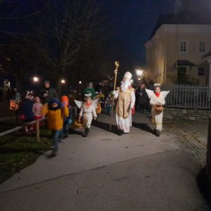 Der Hl. Nikolaus unterwegs zu den wartenen, braven Kindern! © M. Löffelberger