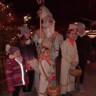 Die Engel und ihre Ministrantenhelfer warten auf den Auftrag des Hl. Nikolaus! © M. Löffelberger