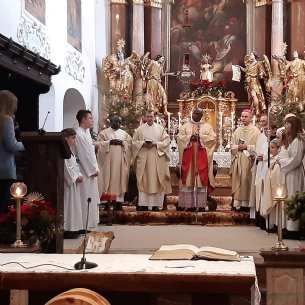 Festlich geschmückte Kirche © M. Reiff