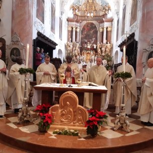 mit allen Konzelbranten beim Hochgebet © M. Reiff