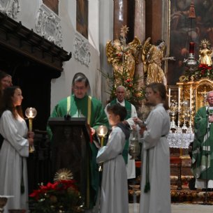 Evangelium mit Pfarrer Franz Lusak © Hiwa Haghshi EDS