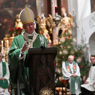 Predigt von Erzbischof Lackner © Hiwa Haghshi EDS