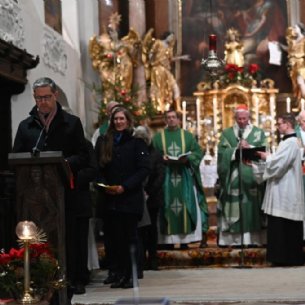 Pfarrgemeinderäte bei den Fürbitten © Hiwa Haghshi EDS