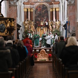 Eine große Feiergemeinde © Hiwa Haghshi EDS