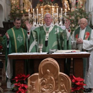 bei der Eucharistiefeier © Hiwa Haghshi EDS