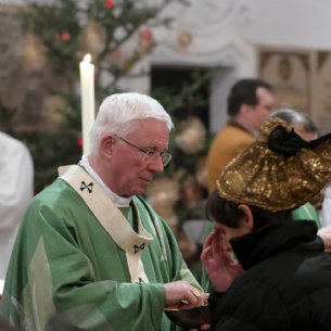 Kommunionspendung © Hiwa Haghshi EDS