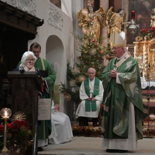 Frau Elisabeth Hager bedankt sich für den Orden © Hiwa Haghshi EDS