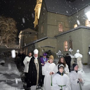 Auf dem Weg zum Totengedenken © Hiwa Haghshi EDS