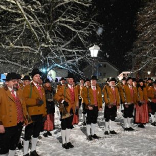 Unsere Trachtenmusikkapelle freut sich über den Dank des Erzbischofs © Hiwa Haghshi EDS