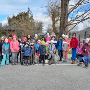 Auch die JS-Kinder und Minis waren zum Müllsammeln unterwegs © M. Löffelberger