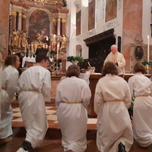 Viele große Ministranten im Einsatz © M. Löffelberger