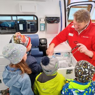 Was da alles im Wagen an Verbandszeug drinnen ist! &copy; M. Löffelberger
