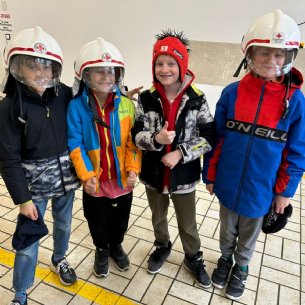 Mit Rotkreuz-Helm! So toll! &copy; M. Löffelberger